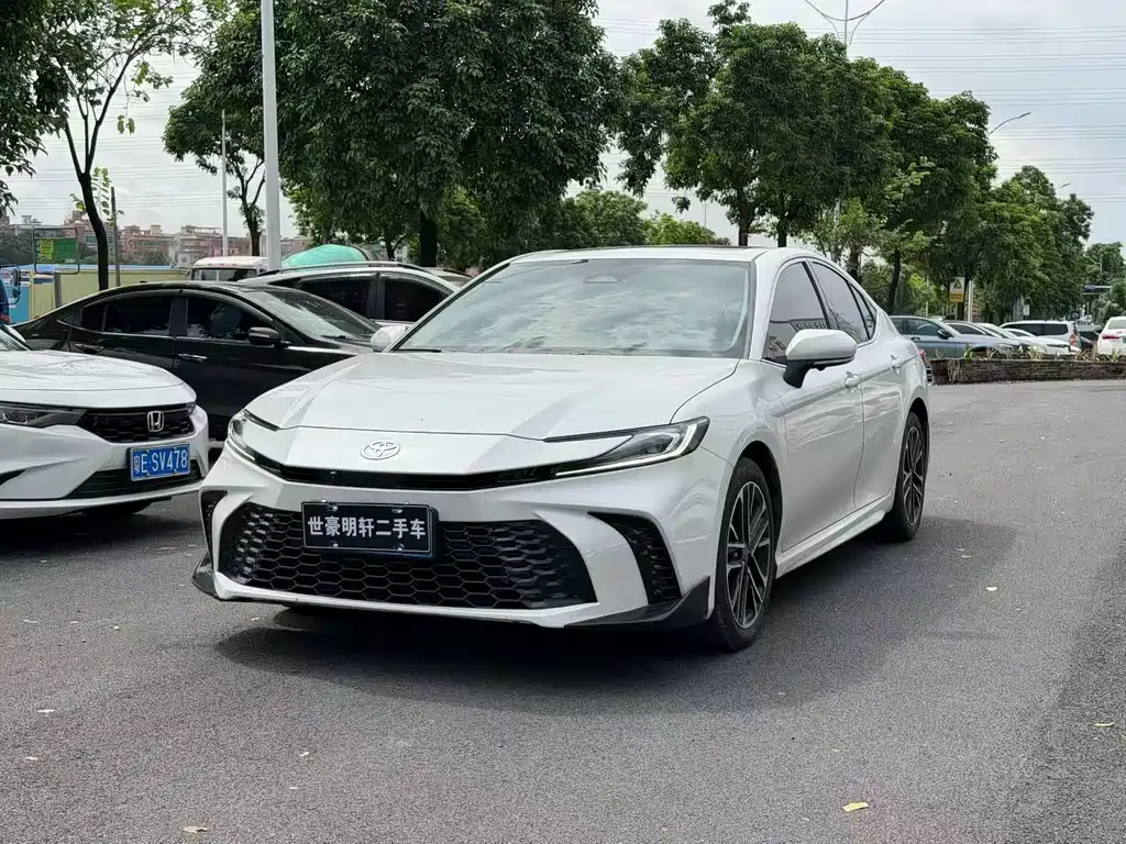 Toyota Camry 2025
