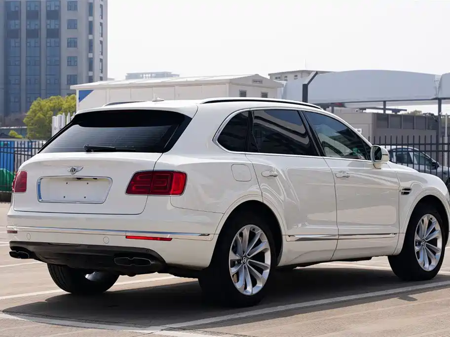 Bentley Bentayga 2020 — фото 17