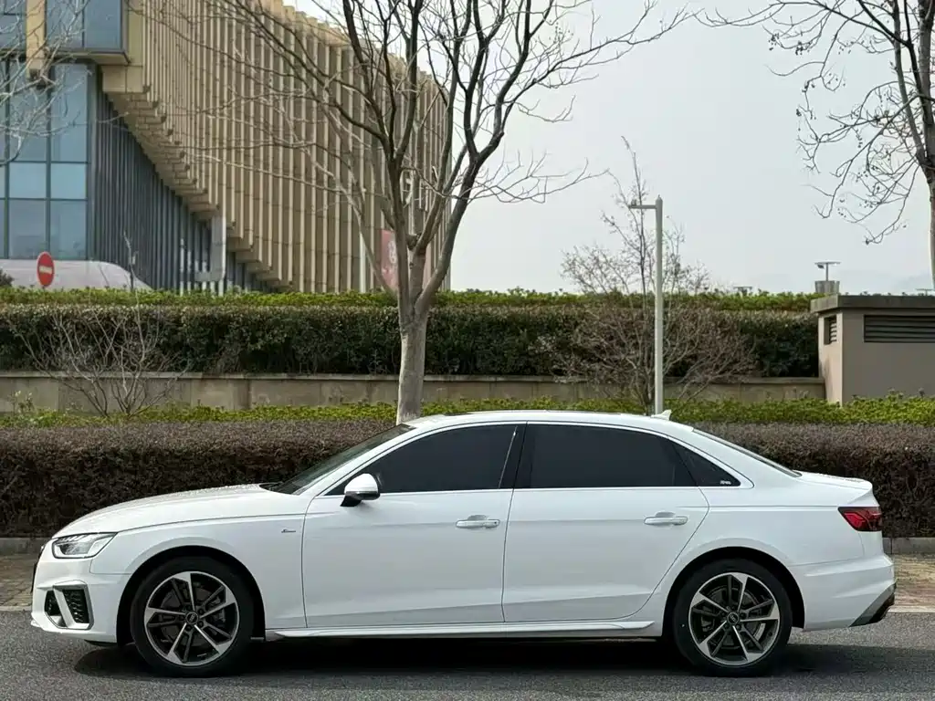 Audi A4L 2023 — фото 3