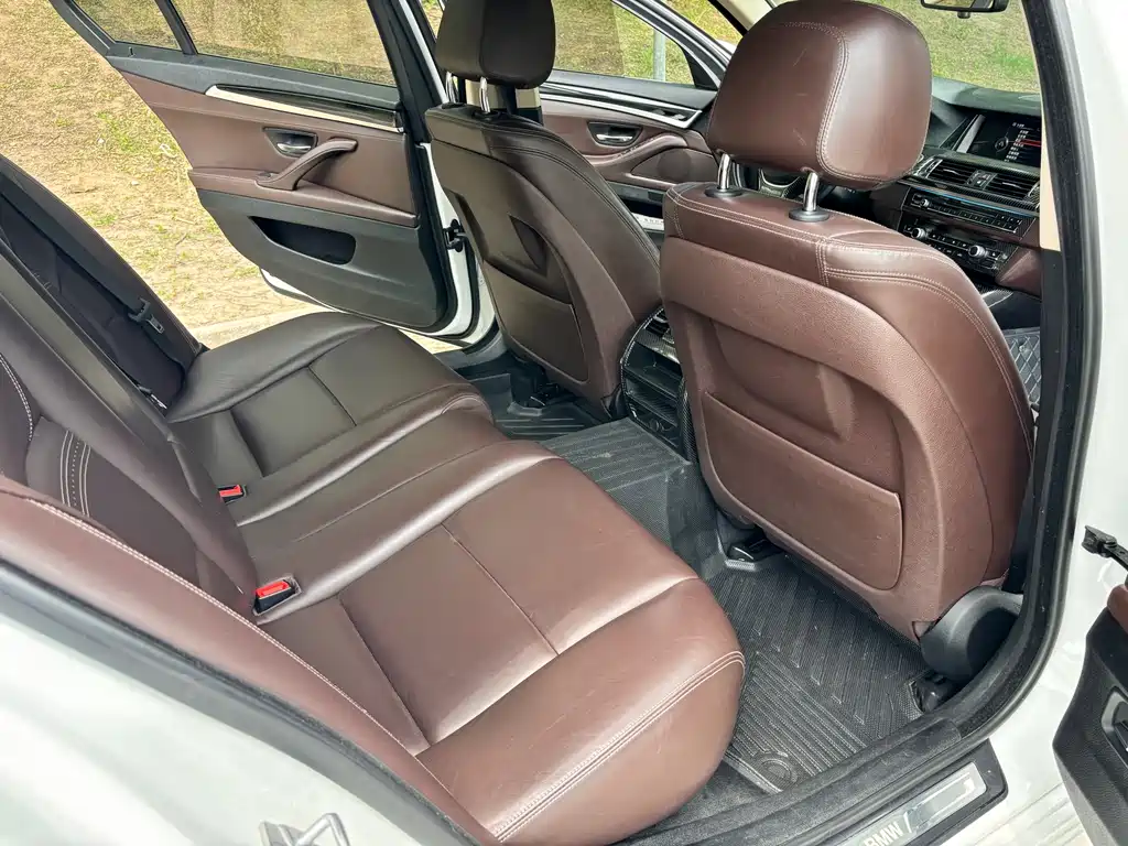 BMW 5 Series 2016 — фото 10
