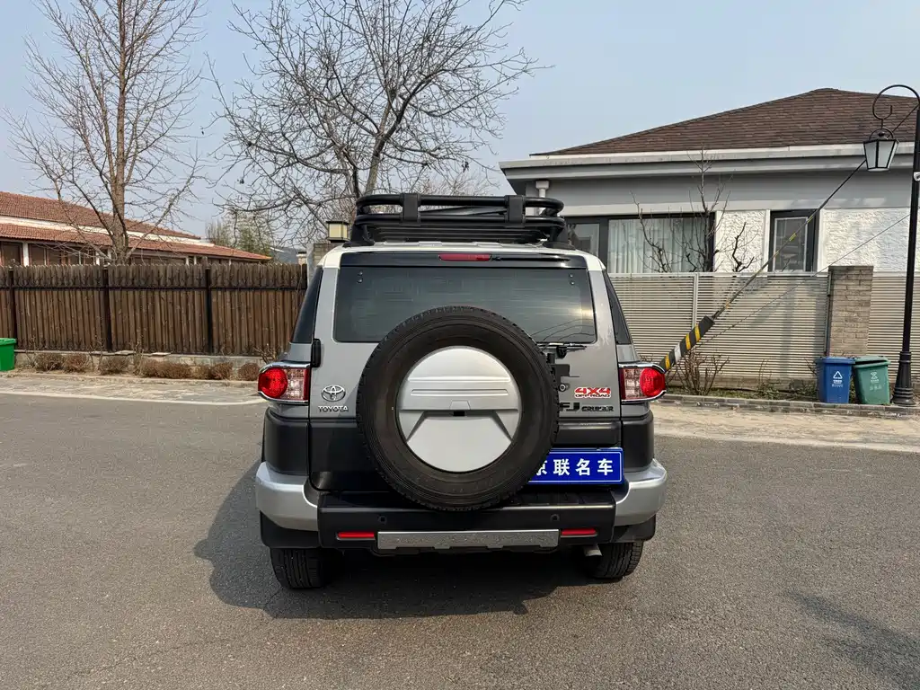 Toyota FJ Cruiser 2019 — фото 15
