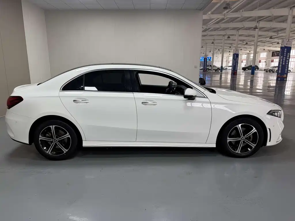 Mercedes-Benz A-Class 2023 — фото 8