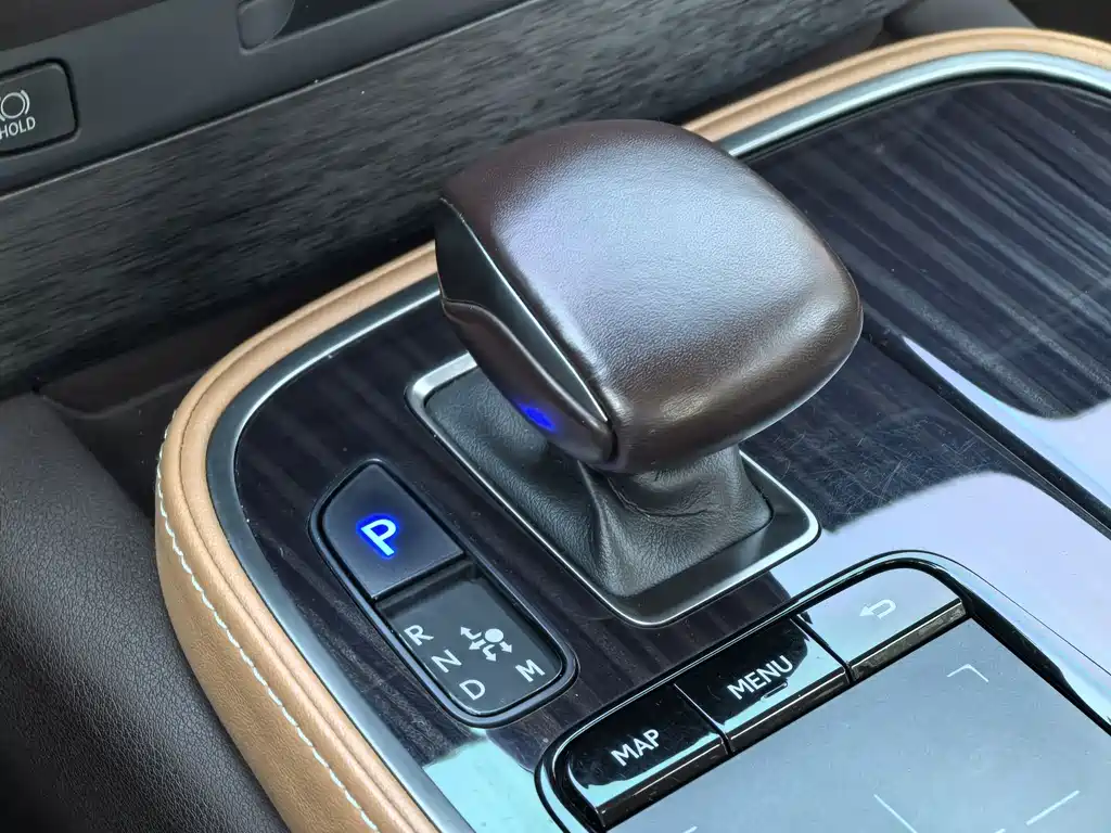 Lexus LS 2020 — фото 16
