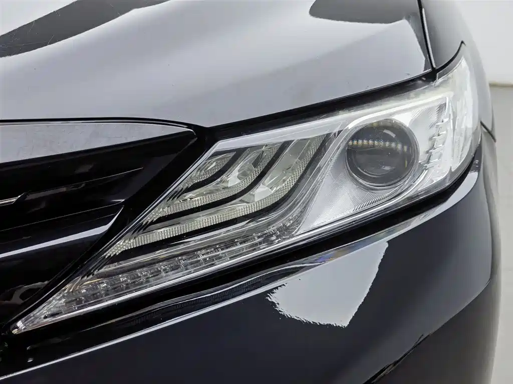 Toyota Camry 2018 — фото 7
