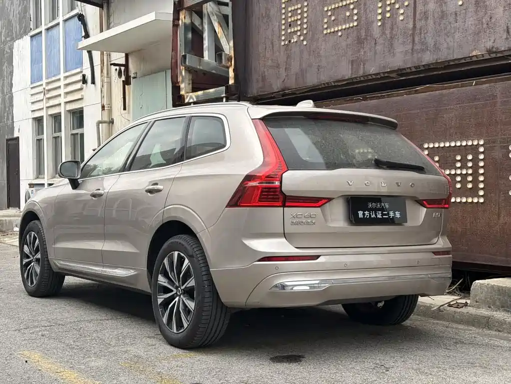 Volvo XC60 2025 — фото 2