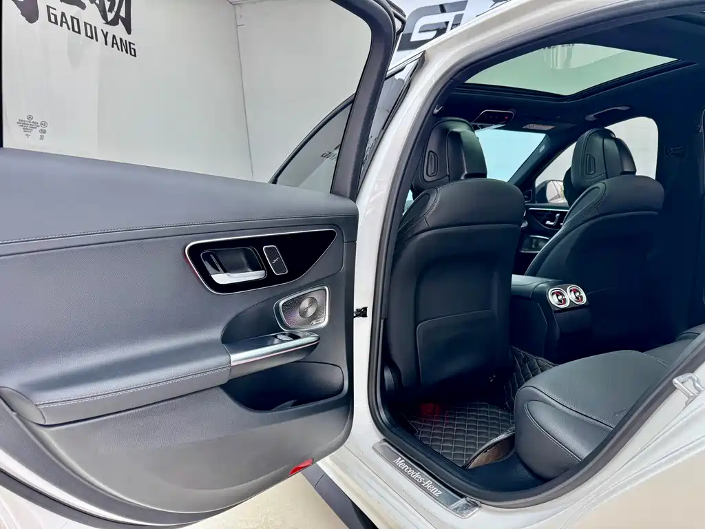 Mercedes-Benz C-Class 2023 — фото 10