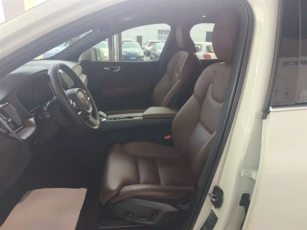 Volvo XC60 PHEV 2024 — фото 15