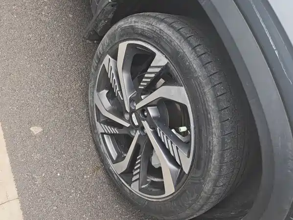 Geely Xingyue L 2024