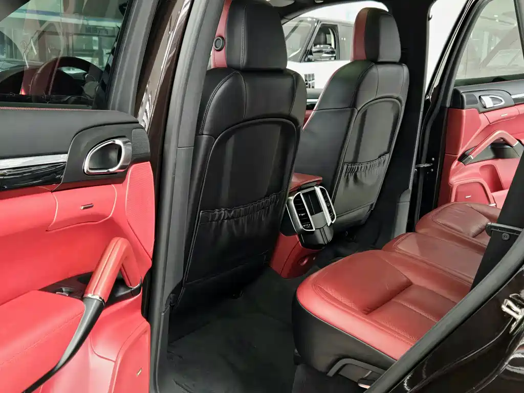 Porsche Cayenne Hybrid 2018 — фото 19