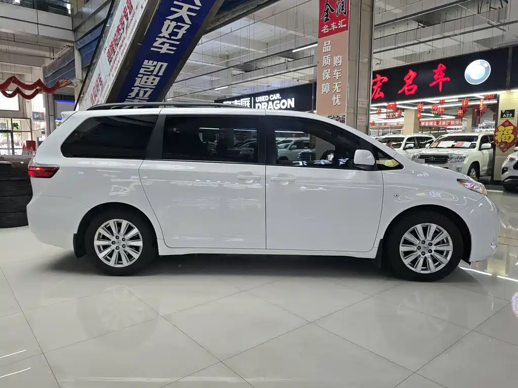 Toyota Sienna 2017 — фото 4
