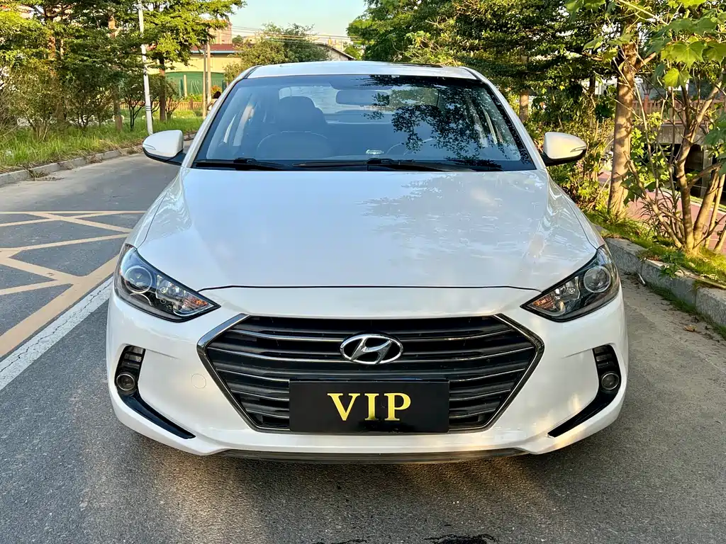 Hyundai Elantra 2018 — фото 2