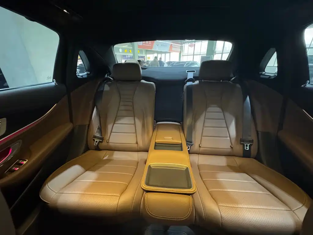 Mercedes-Benz E-Class 2023 — фото 12