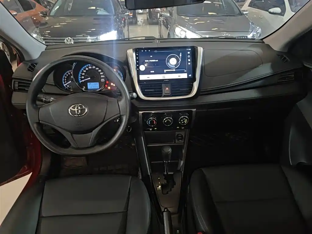 Toyota Yaris L 2018 — фото 10