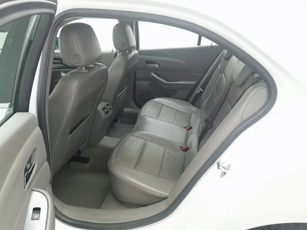 Chevrolet Malibu 2015 — фото 15