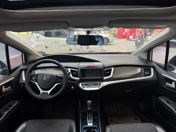 Honda Jade 2015