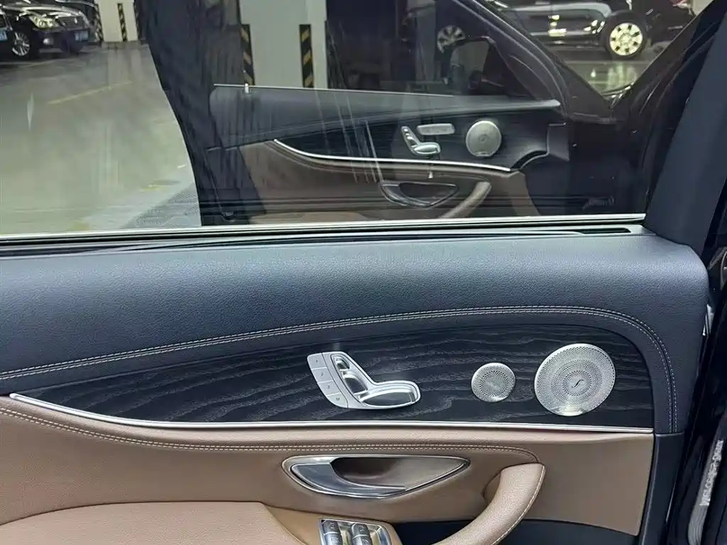 Mercedes-Benz E-Class 2022 — фото 11