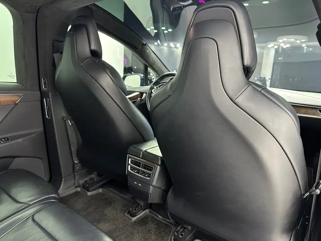 Tesla Model X 2017 — фото 23