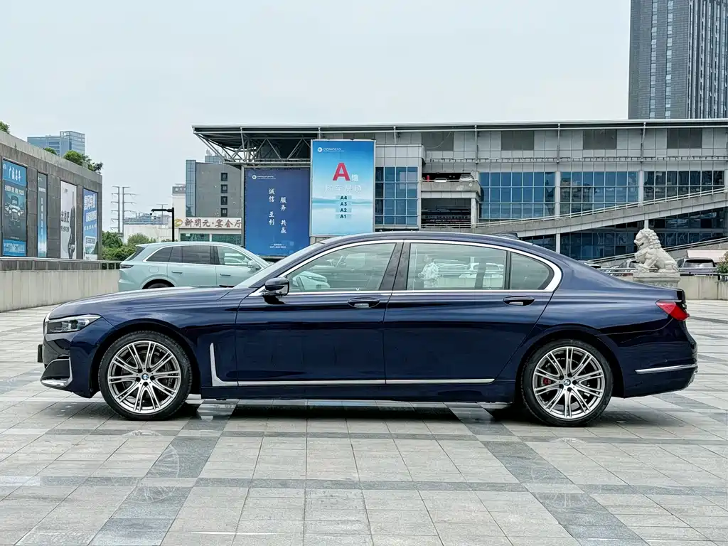 BMW 7 Series 2021 — фото 3