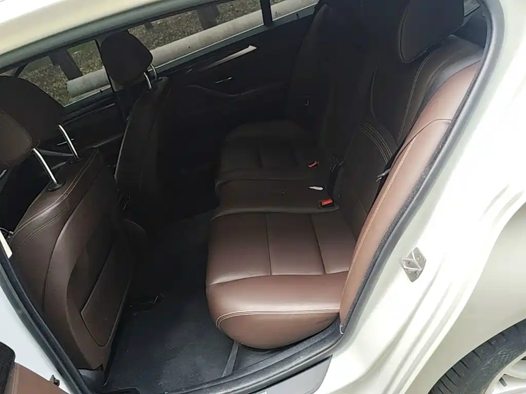 BMW 5 Series 2016 — фото 13