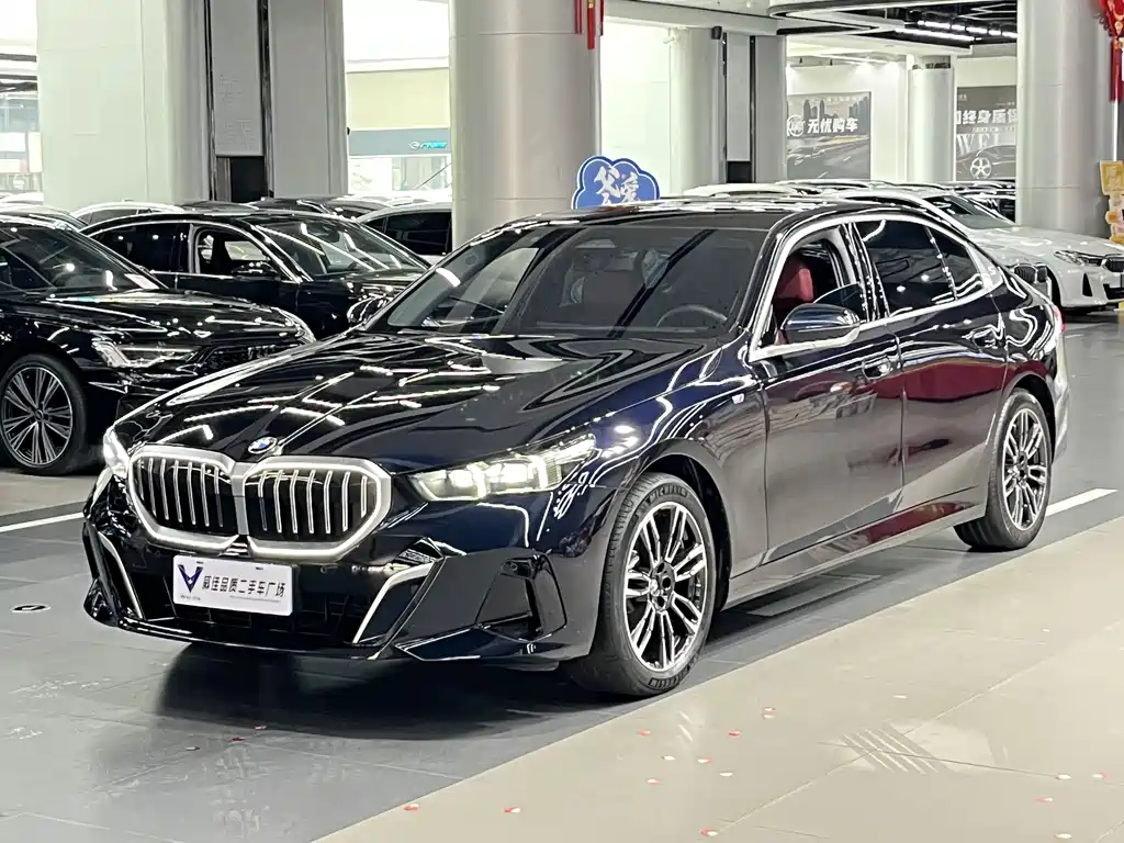 BMW 5 Series 2024 — фото 1