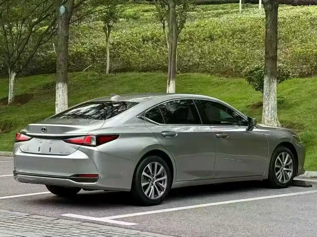 Lexus ES 2021 — фото 9