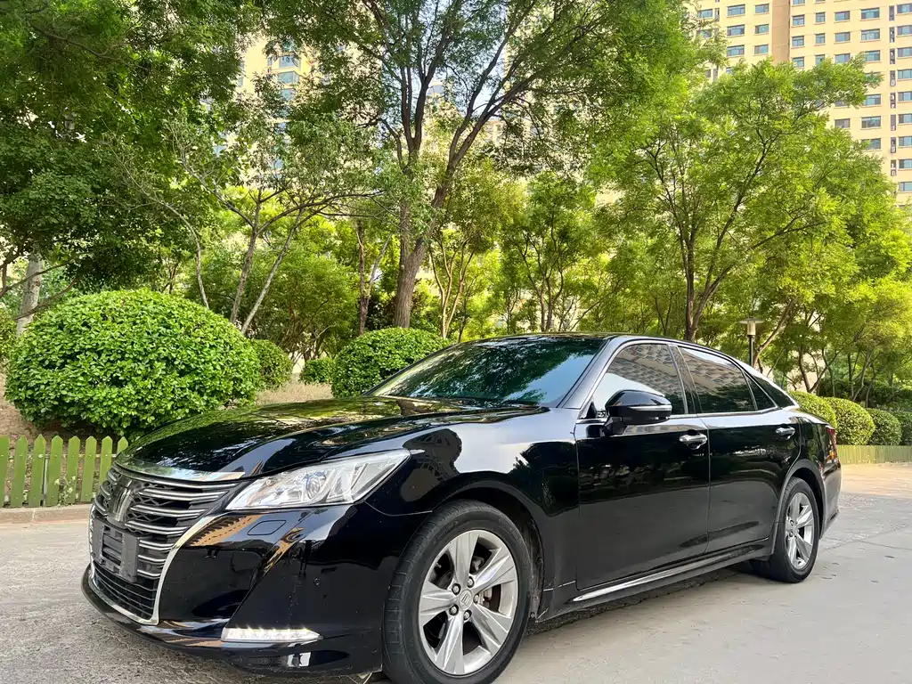 Toyota Crown 2016
