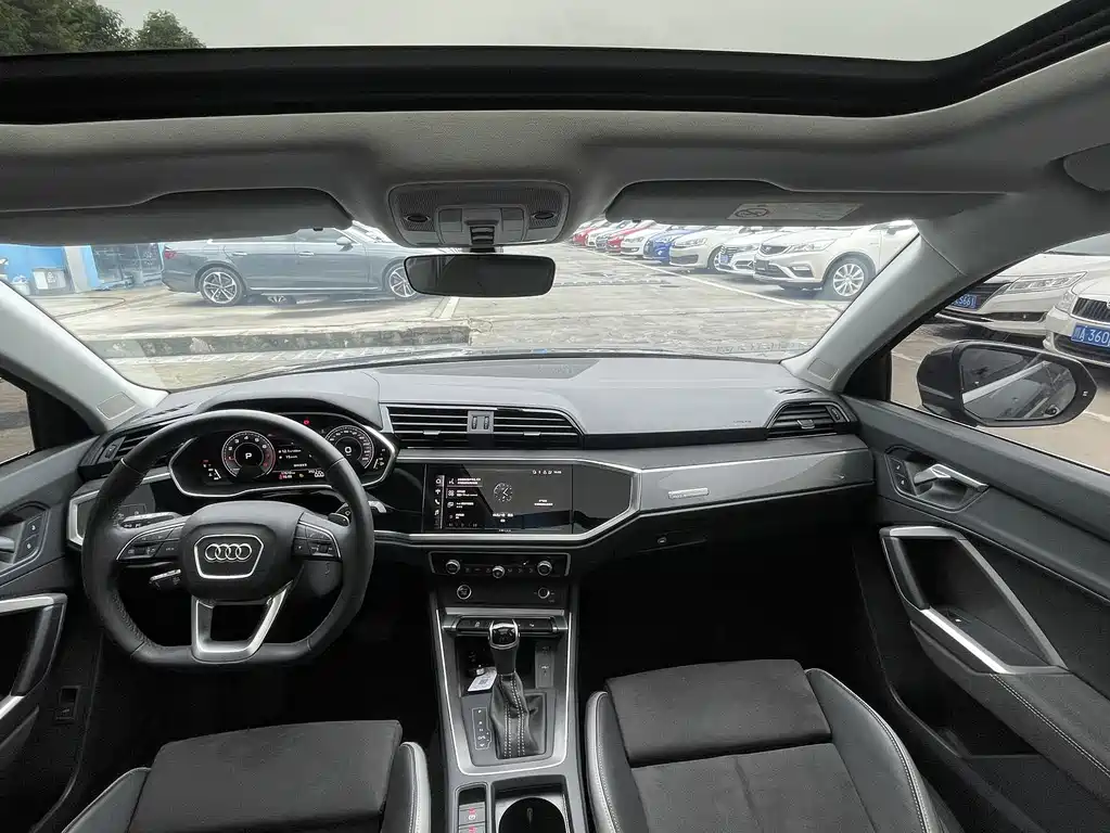 Audi Q3 2023 — фото 13