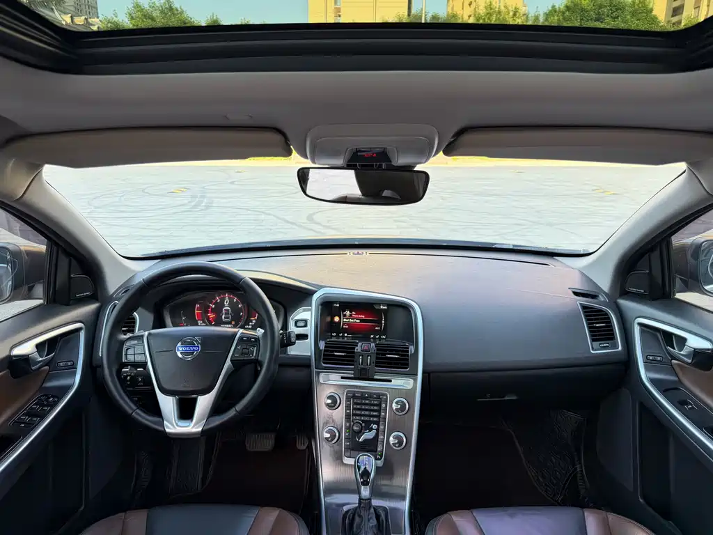 Volvo XC60 2015 — фото 12