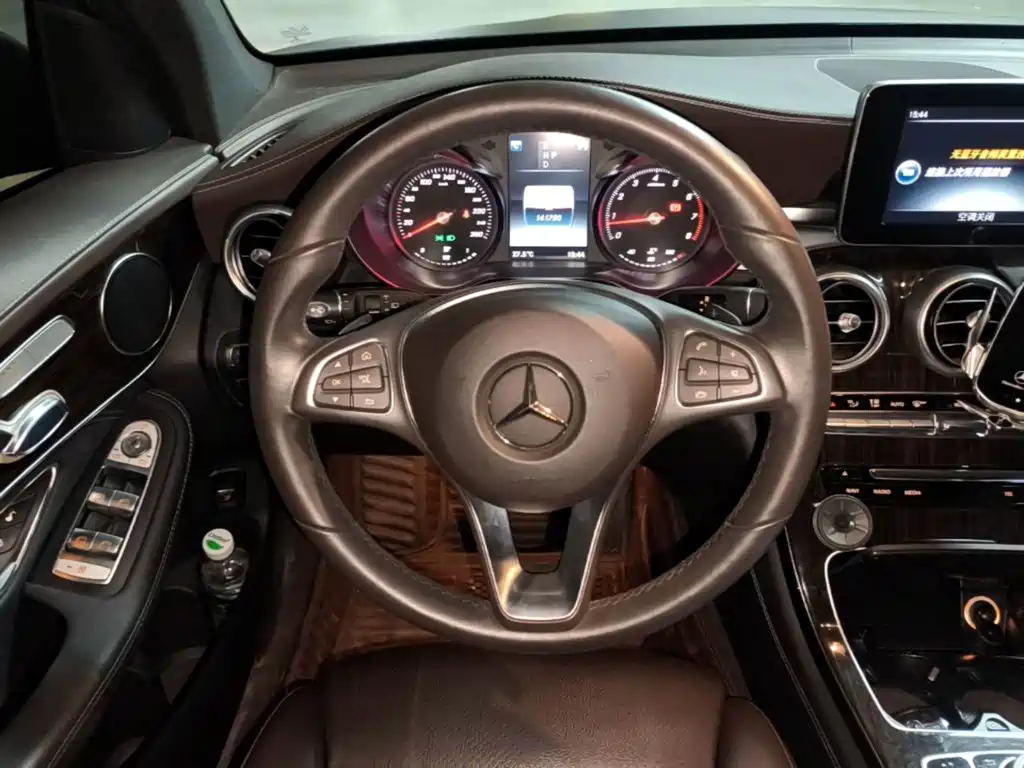 Mercedes-Benz GLC 2017 — фото 11
