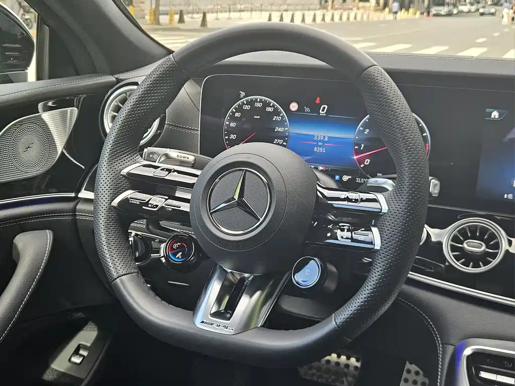 Mercedes-Benz AMG GT 2025 — фото 11