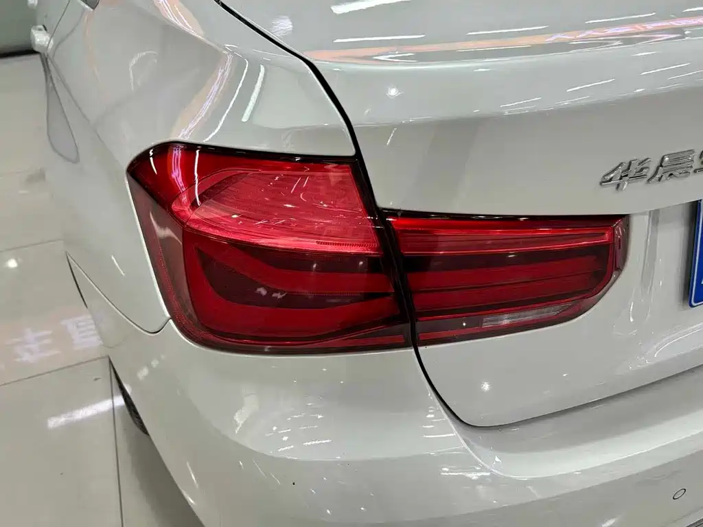 BMW 3 Series 2016 — фото 24
