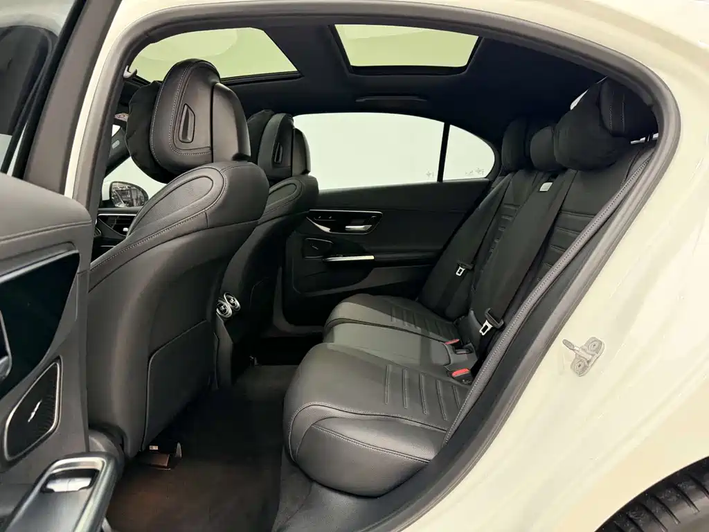 Mercedes-Benz C-Class 2024 — фото 14