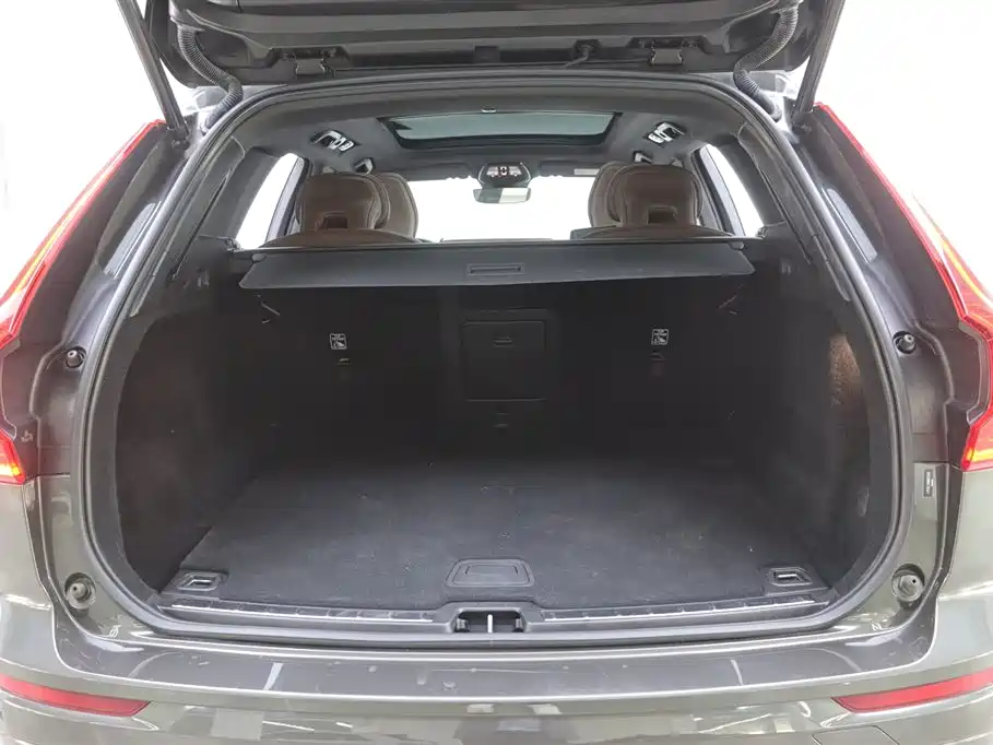 Volvo XC60 2021 — фото 28