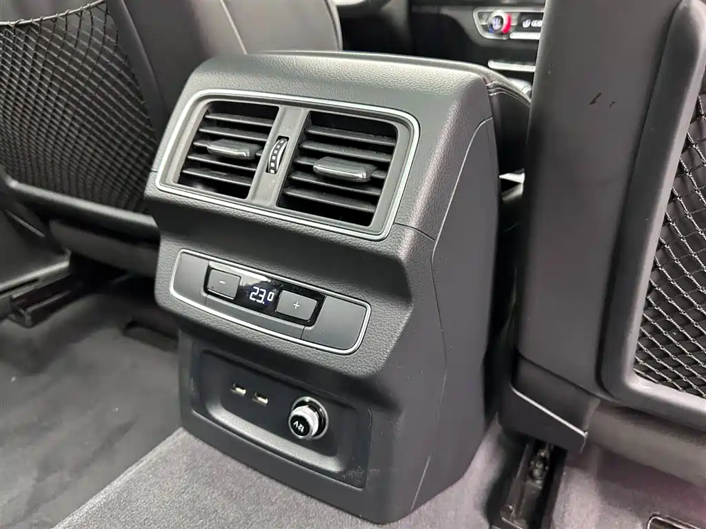 Audi Q5L 2023 — фото 23