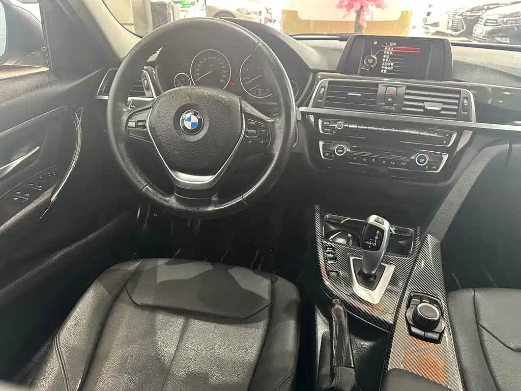 BMW 3 Series 2017 — фото 12
