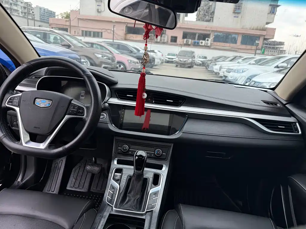 Geely Emgrand 2018 — фото 10