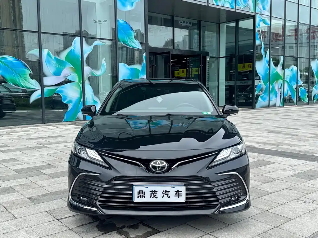 Toyota Camry 2022 — фото 2