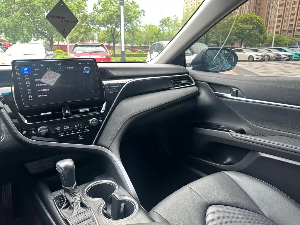 Toyota Camry 2022 — фото 22