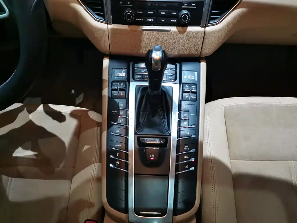 Porsche Macan 2016 — фото 19