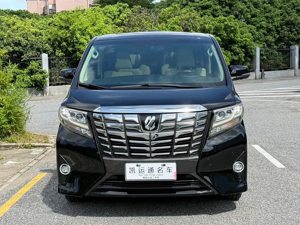 Toyota Alphard 2017 — фото 1
