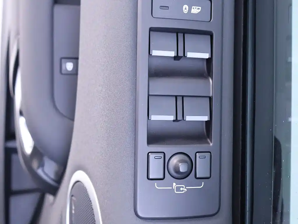 Land Rover Discovery 2024 — фото 17