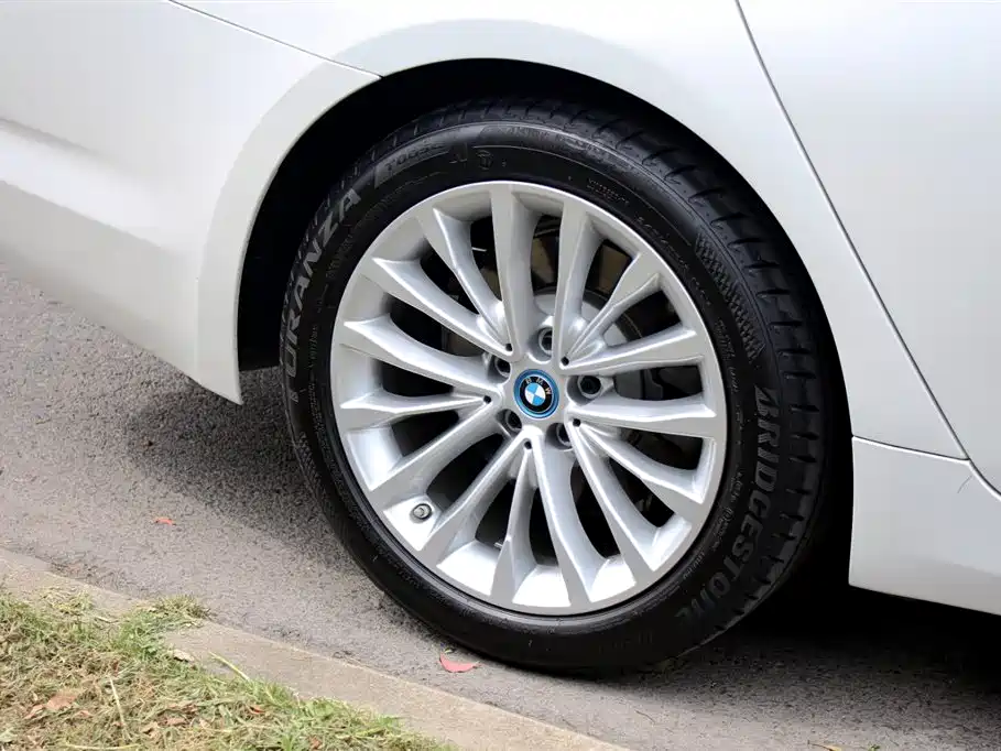 BMW 5 Series New Energy 2019 — фото 18