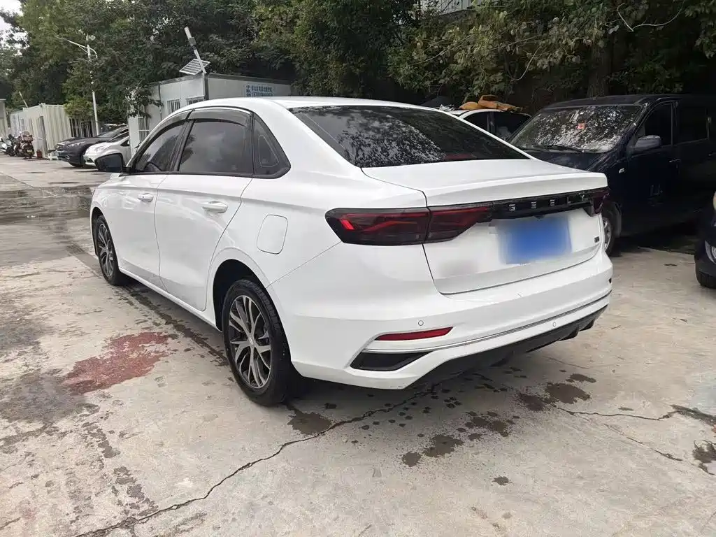 Geely Emgrand 2023 — фото 25