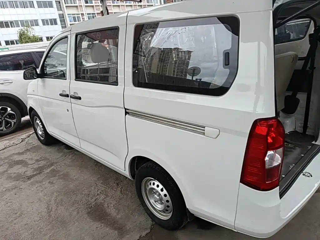 Wuling Rongguang V 2020 — фото 5