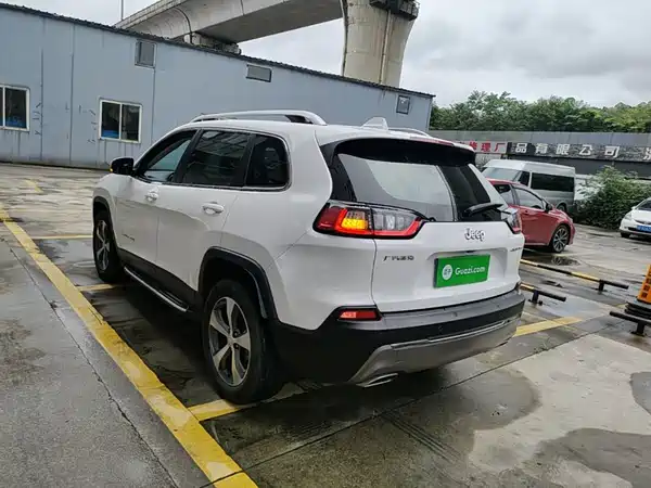 Jeep Cherokee 2021
