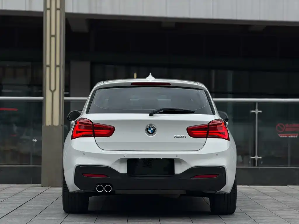 BMW 1 Series 2018 — фото 8