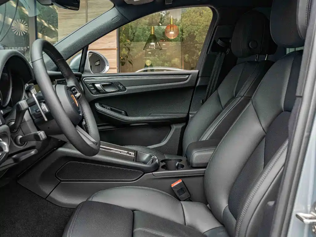 Porsche Macan 2023 — фото 11