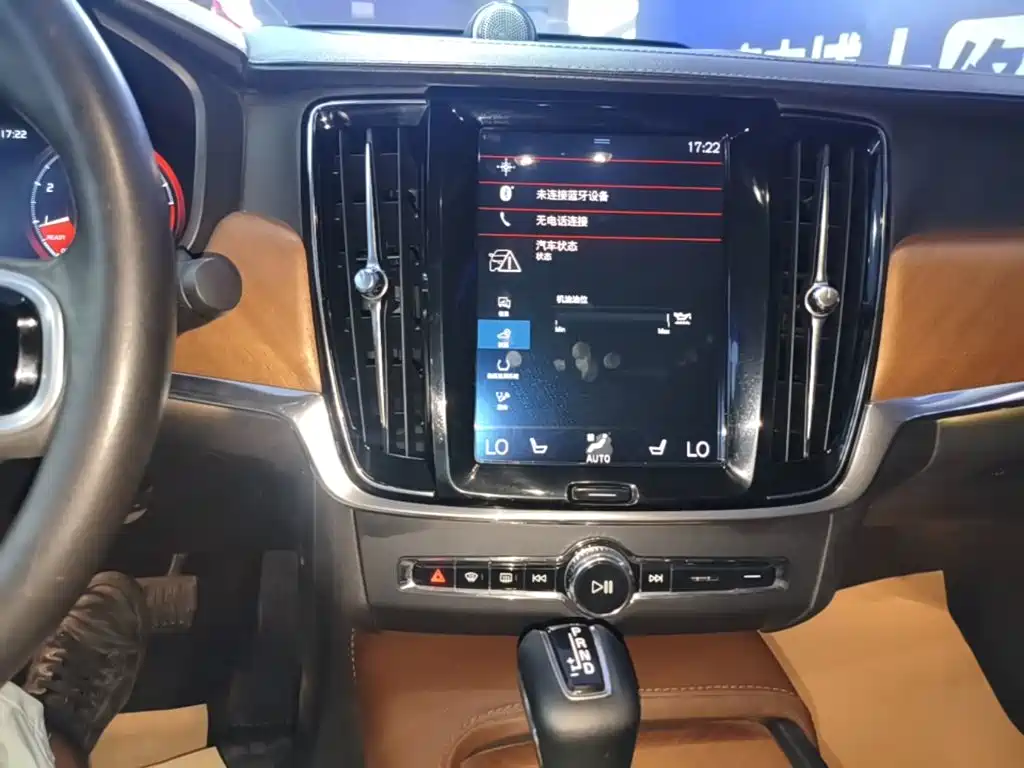 Volvo S90 2018 — фото 13