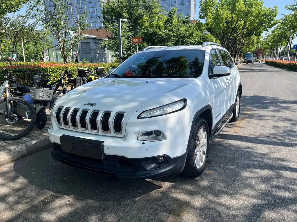 Jeep Cherokee 2014 — фото 1