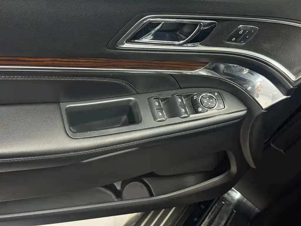 Ford Explorer 2018 — фото 15